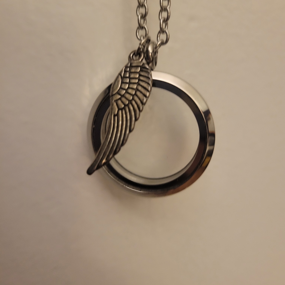 Elegant Silver Wing Charm Necklace